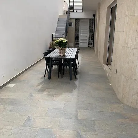 Wow Al A Pochi Passi Dalla Con 3 Da Letto E 3 Bagni Indipententi Sita A 50 Mt Dai Lidi Villa Torre Lapillo