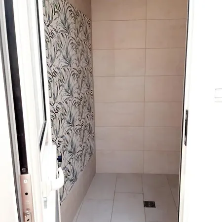 Villa Wow Al A Pochi Passi Dalla Con 3 Da Letto E 3 Bagni Indipententi Sita A 50 Mt Dai Lidi *